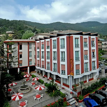 5 Terre Hotel